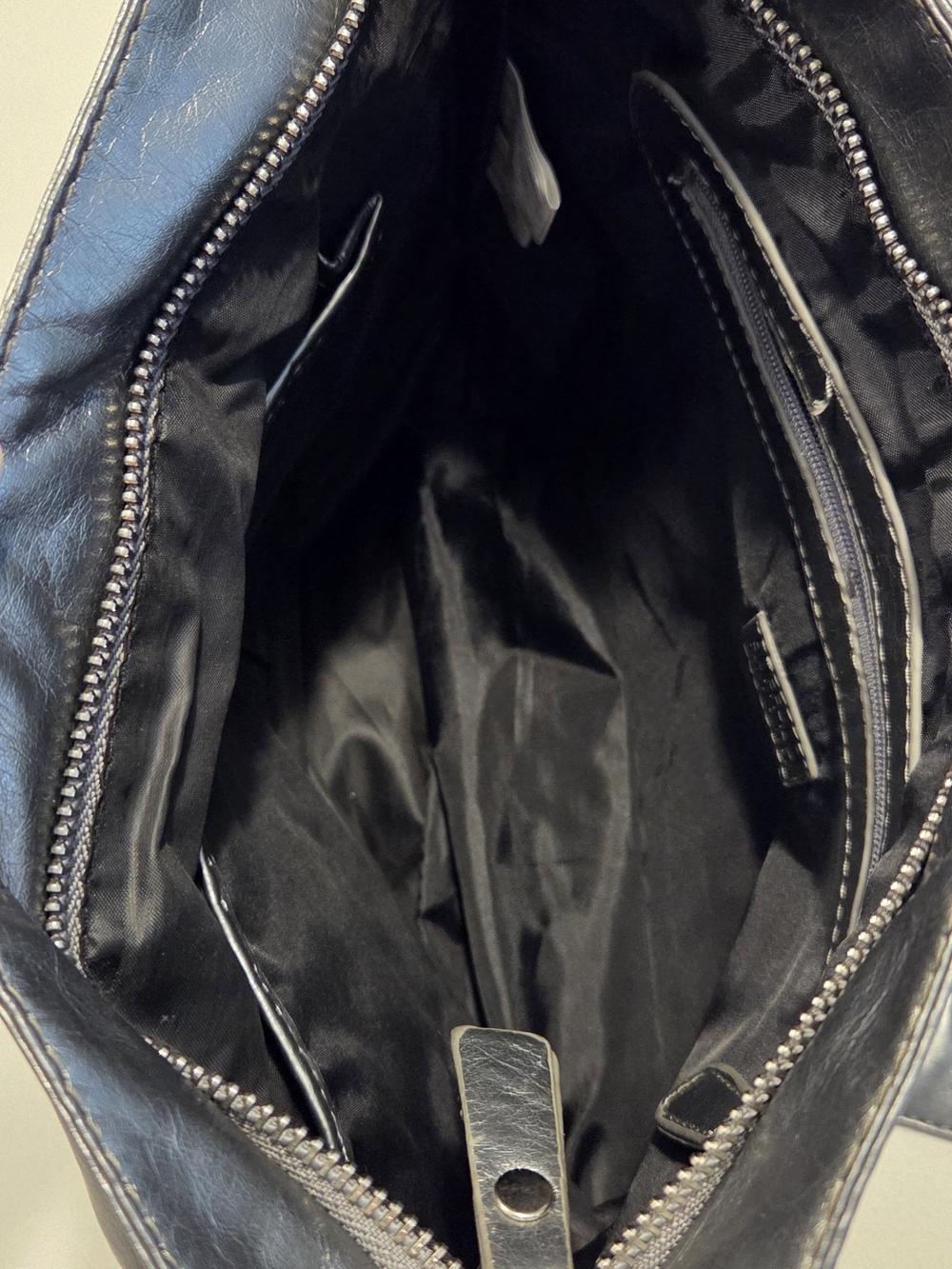 Buffalo David Bitton Dark Silver Messenger Bag - Picture 4 of 5